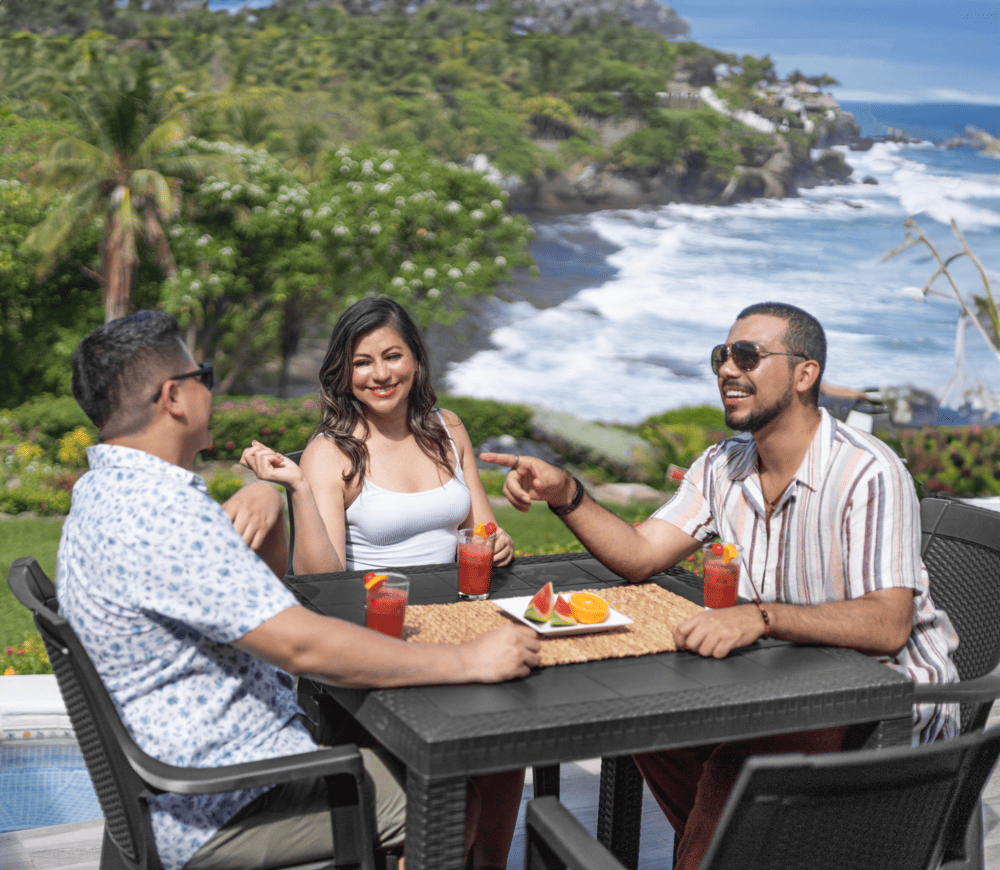 sillas-y-mesas-plasticas-1